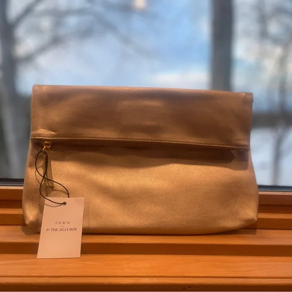 FAWN x The Jilly Box gold metallic clutch with magnet closure. - Picture 5 of 6